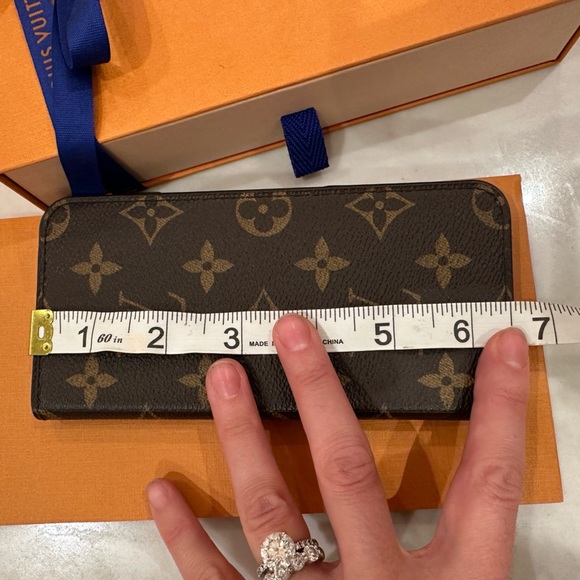 Authentic Louis Vuitton Phone case. - Picture 5 of 6
